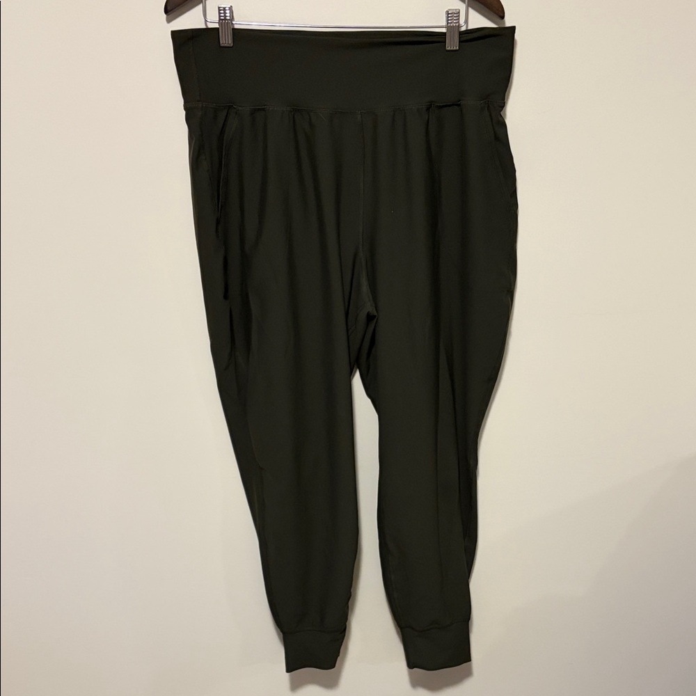 Old Navy Active High-Rise Jogger in Olive